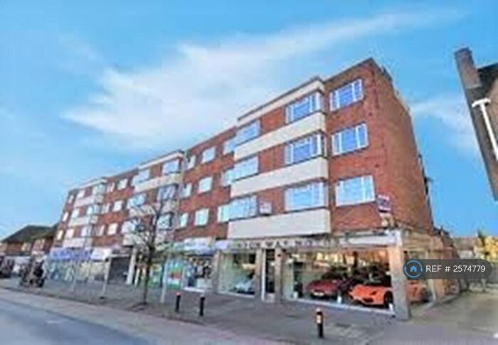3 Bedroom Flat To Rent In Kennyland Court, Hendon, NW4