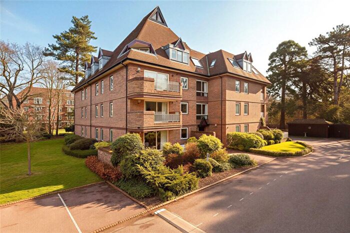 3 Bedroom Apartment To Rent In Grange Road, Cambridge, Cambridgeshire, CB3