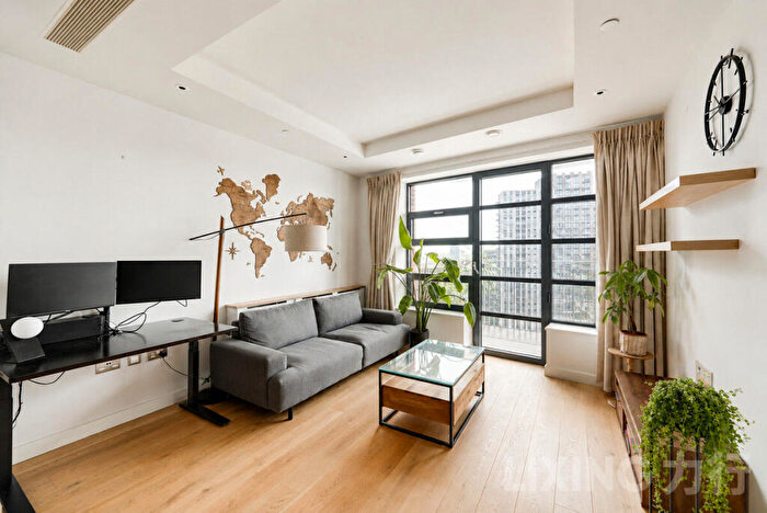 1 Bedroom Apartment For Sale In Defoe House, City Island Way, Canning Town, E14