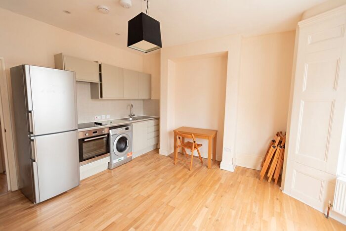 1 Bedroom Flat To Rent In Mayes Road, Wood Green, N22