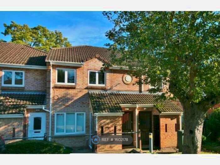 1 Bedroom Flat To Rent In Old Oak Gardens, Berkhamsted, HP4