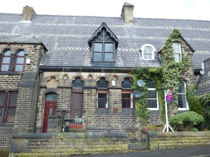 2 Bedroom Cottage To Rent In Church Road, OL3