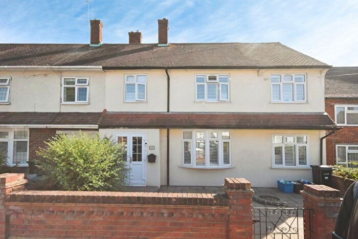 4 Bedroom Semi-Detached House For Sale In The Lowe, Chigwell, IG7