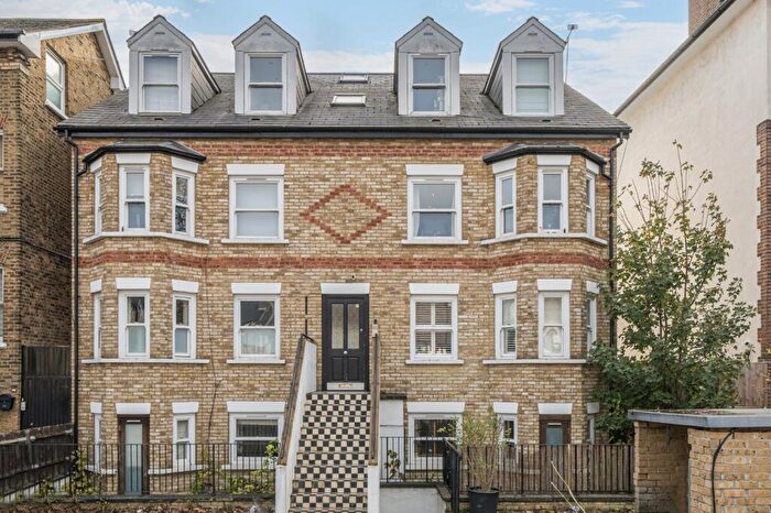 2 Bedroom Flat For Sale In Elmcourt Road, London, SE27