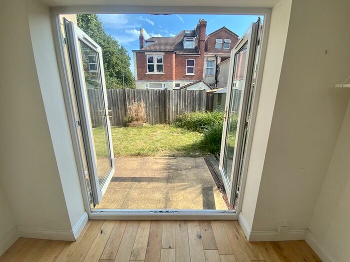 2 Bedroom Detached Bungalow To Rent In Brislington, Kings Road, BS4