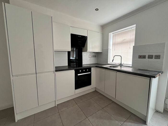 1 Bedroom Flat To Rent In Linden Place, Epsom, KT17