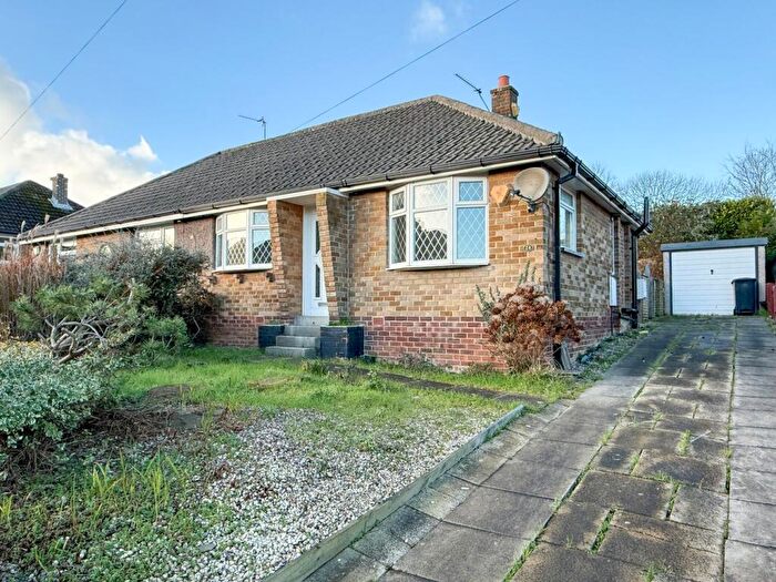 1 Bedroom Semi-Detached Bungalow For Sale In Close Lea, Rastrick, Brighouse, HD6