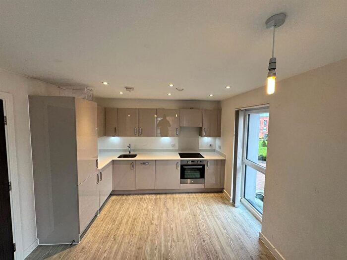 2 Bedroom Flat To Rent In Holmesley Road, Borehamwood, WD6