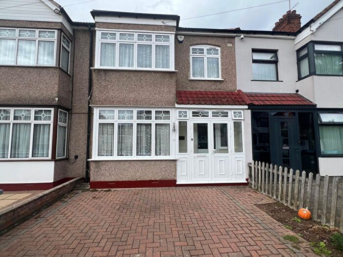 5 Bedroom Terraced House To Rent In Kingsmead Avenue, London, NW9
