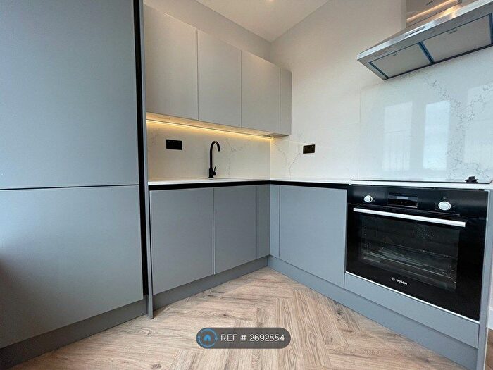 2 Bedroom Flat To Rent In Carlton Crescent, Southampton, SO15