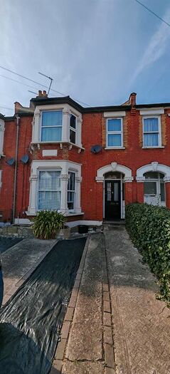 1 Bedroom Flat To Rent In Kensington Gardens, Ilford, IG1