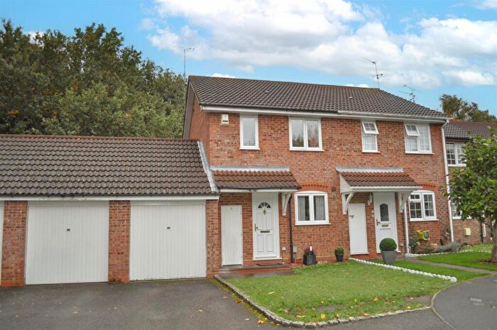 2 Bedroom Semi Detached House To Rent In Ruth Close, Farnborough, GU14