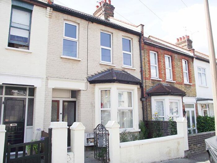 1 Bedroom Flat To Rent In Hainault Avenue, Westcliff-On-Sea, SS0
