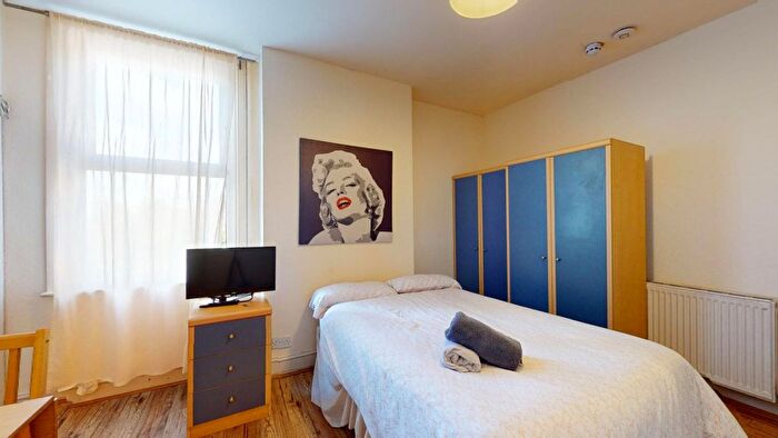 Studio To Rent In James Avenue, London, NW2