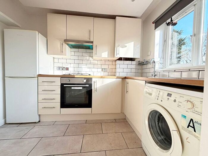 2 Bedroom Flat To Rent In Flat, Redwood Court, Christchurch Avenue, London, NW6