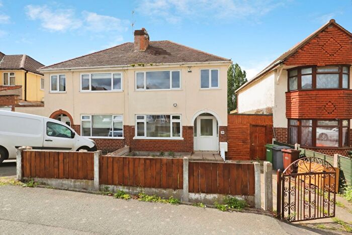 3 Bedroom Semi Detached House For Sale In Mount Road, Lanesfield, Wolverhampton, West Midlands, WV4