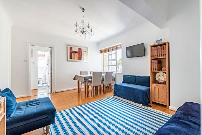 1 Bedroom Flat To Rent In Vicarage Gate, London, W8