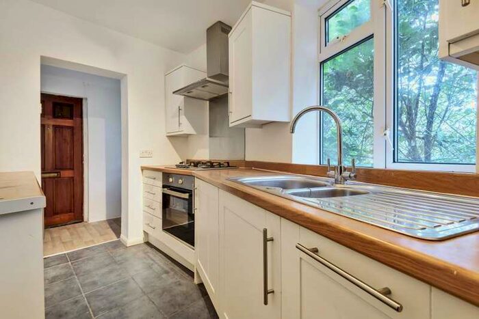 2 Bedroom Maisonette Flat To Rent In Oak Hill, Surbiton, KT6