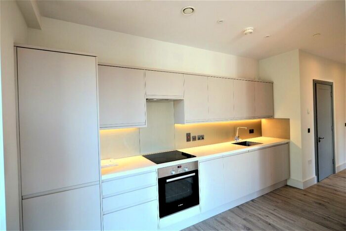 1 Bedroom Flat To Rent In Nixey Close, Slough, Berkshire, SL1