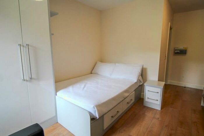 Studio To Rent In Lofthouse Place, Leeds, LS2