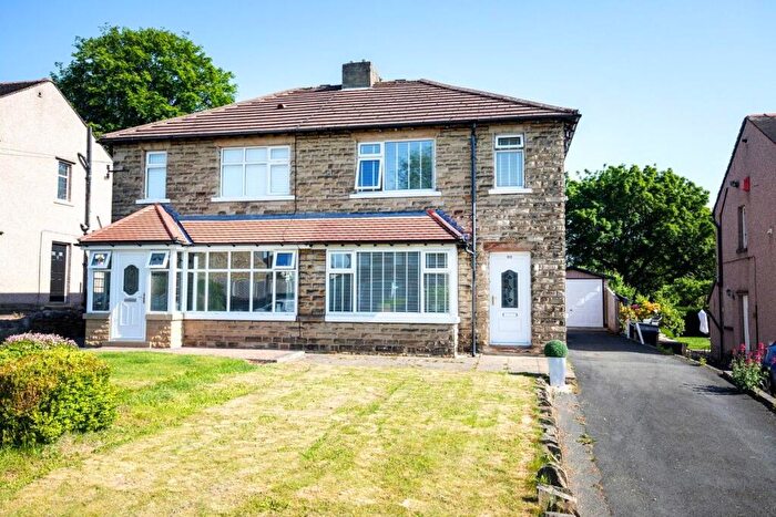3 Bedroom Semi-Detached House For Sale In Wakefield Road, Bailiff Bridge, HD6