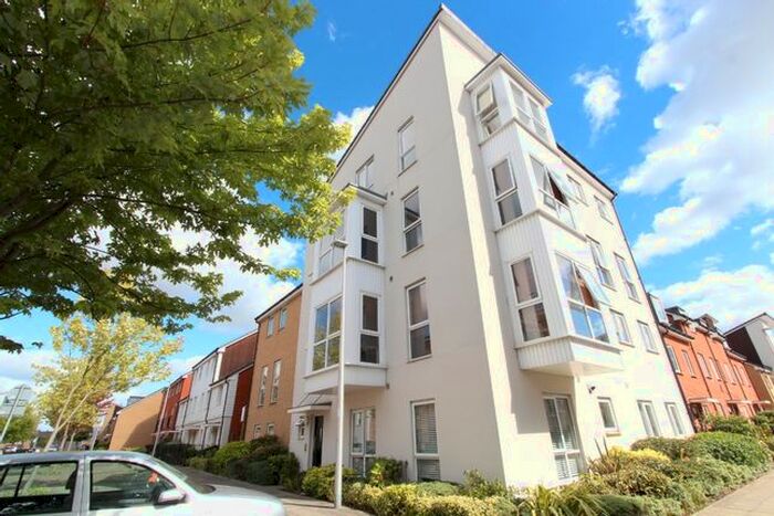 2 Bedroom Flat To Rent In Gweal Avenue, Reading, RG2