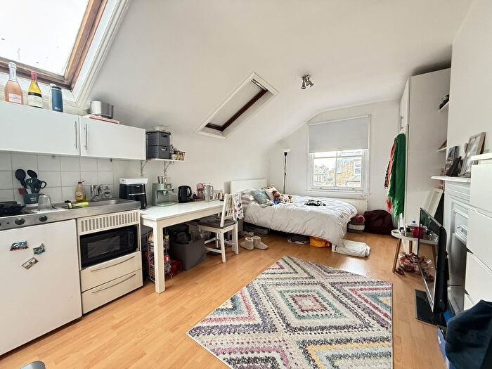 Studio To Rent In Springwell Avenue, London, NW10