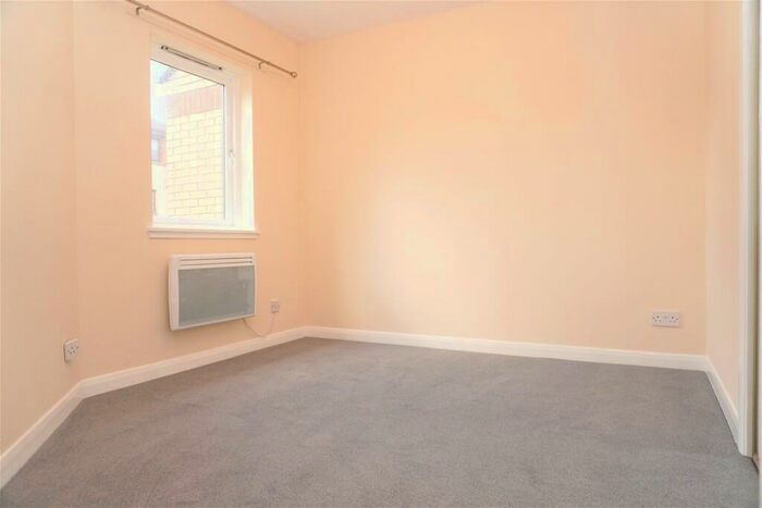 2 Bedroom Flat To Rent In Castle Court, Kirkintilloch, G66