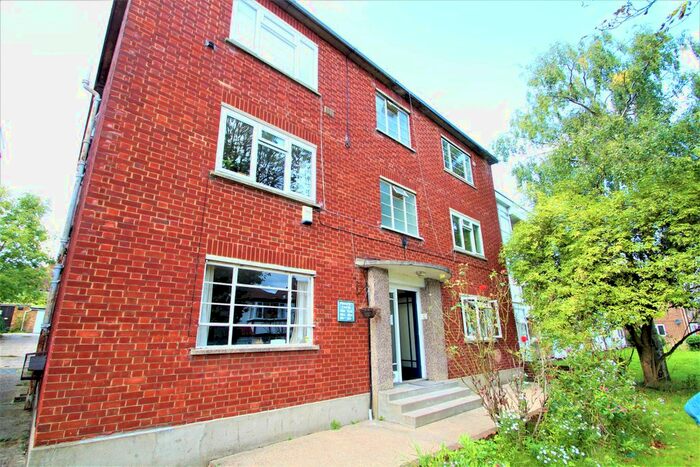 1 Bedroom Flat To Rent In Prospect Road, Woodford Green, IG8