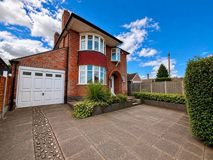 3 Bedroom Detached House For Sale In Foxhill Road, Nottingham, NG4