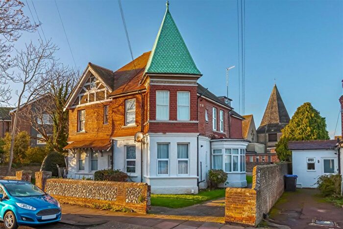 2 Bedroom Flat For Sale In Reigate Road, Worthing, BN11
