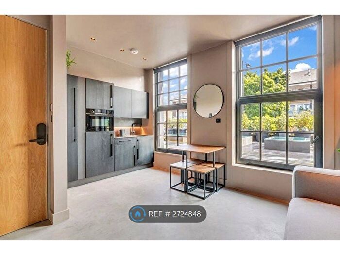 Studio To Rent In Caledonian Road, London, N1