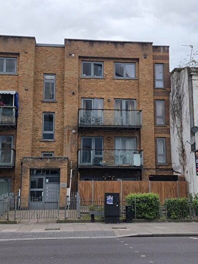 2 Bedroom Flat For Sale In High Road, London, N17