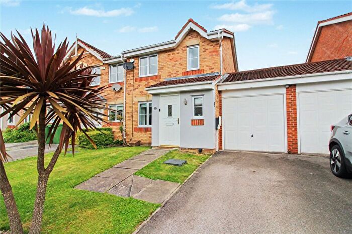 3 Bedroom Semi-Detached House For Sale In Oakham Way, Leeds, West Yorkshire, LS9
