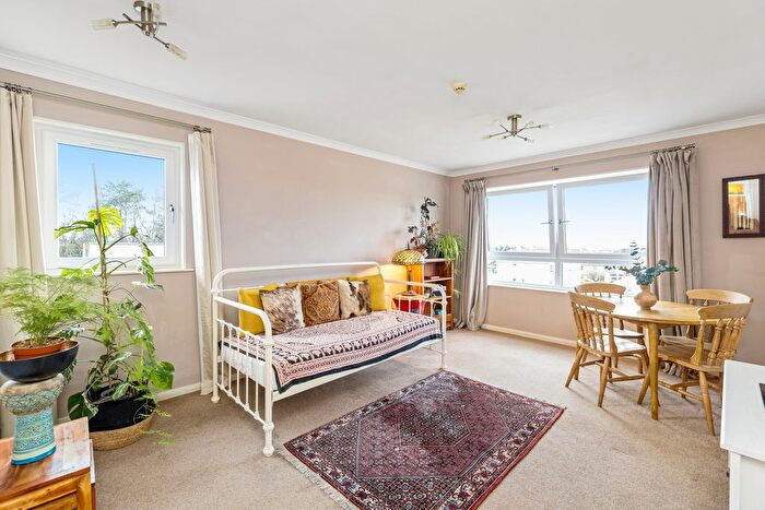 2 Bedroom Flat For Sale In East Court, Ravelston House Park, Edinburgh, EH4