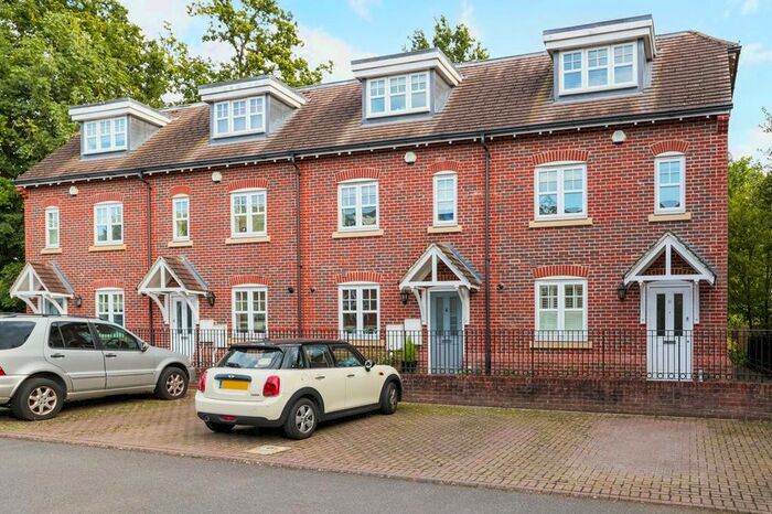 4 Bedroom Town House To Rent In Rythe Close, Claygate, KT10