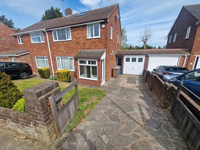 3 Bedroom Semi-Detached House To Rent In Swasedale Road, Luton, LU3