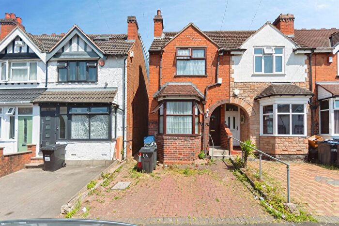 3 Bedroom Semi Detached House For Sale In Bromyard Road, Birmingham, B11