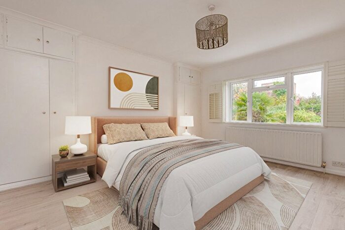 3 Bedroom Property To Rent In Montague Road, Richmond, TW10