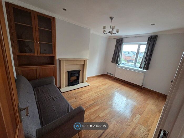 2 Bedroom Maisonette To Rent In Whitehall Road, Uxbridge, UB8