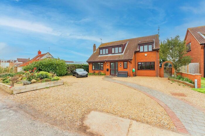 4 Bedroom Detached House For Sale In Mill Road, Stokesby, Great Yarmouth, NR29
