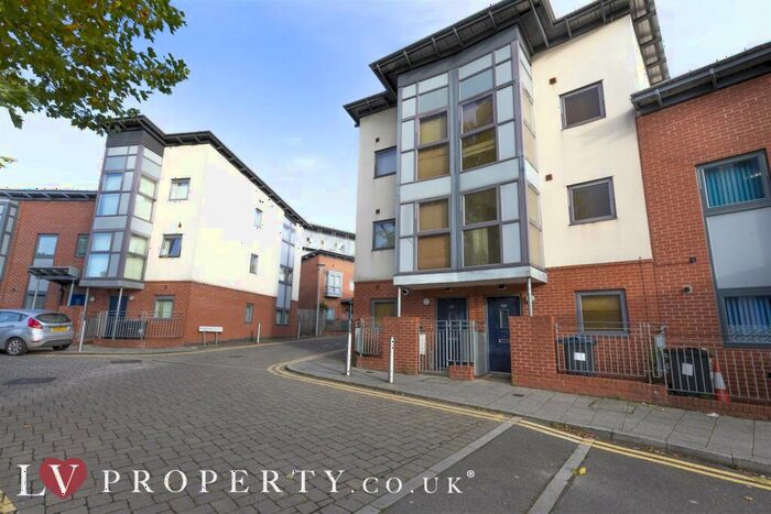 4 Bedroom House To Rent In Bell Barn Road, Birmingham, B15