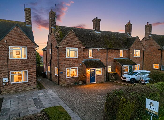 4 Bedroom Semi-Detached House For Sale In Aston Abbotts Road, Weedon, HP22