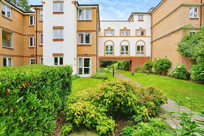 1 Bedroom Flat For Sale In Stafford Road, Caterham, Surrey, CR3
