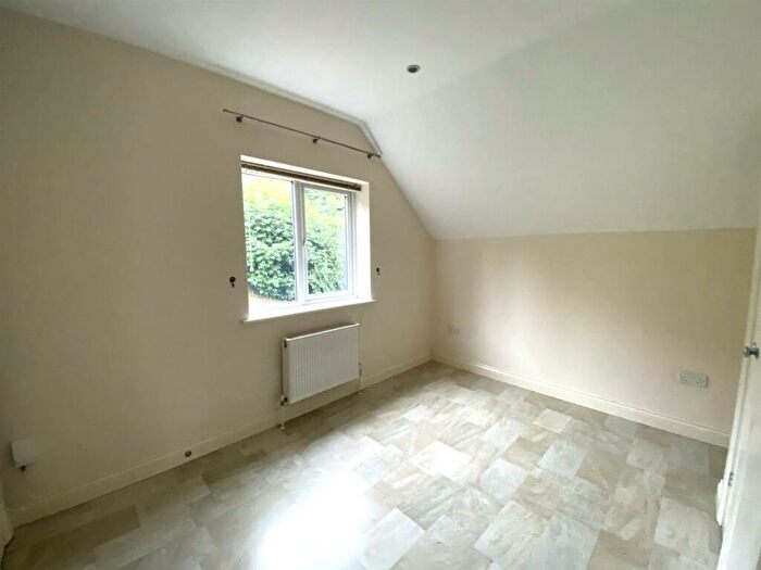 2 Bedroom Apartment To Rent In Lower Way, Thatcham, RG19