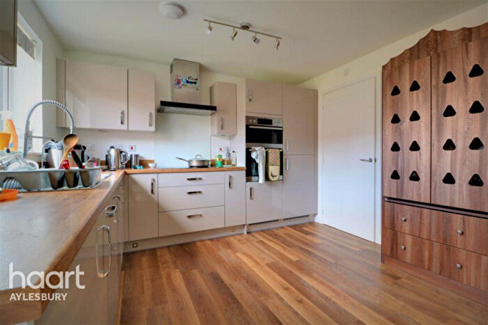 4 Bedroom Semi-Detached House To Rent In Draycott Close, Aylesbury, HP18