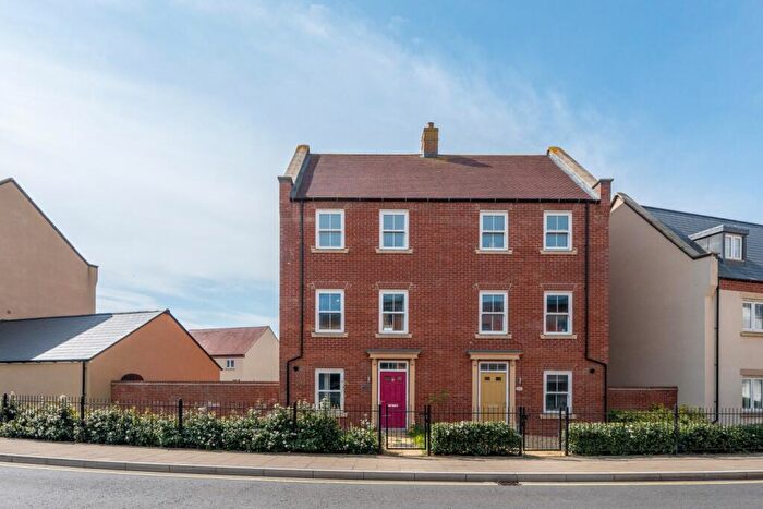 4 Bedroom Town House To Rent In Whitelands Way, Bicester, Oxfordshire, OX26