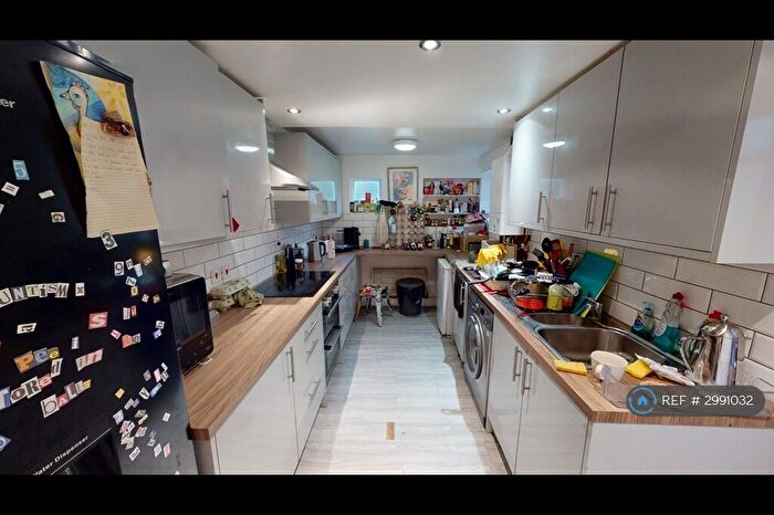 6 Bedroom Terraced House To Rent In Kings Grove, London, SE15