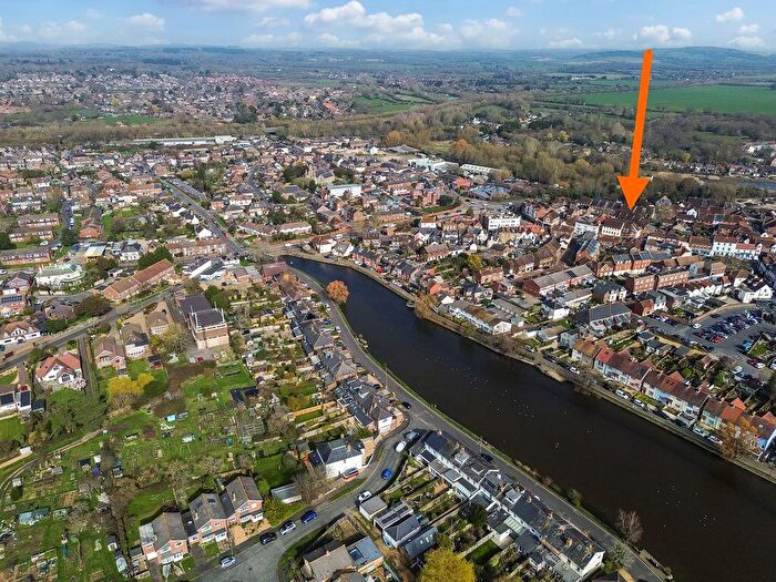 2 Bedroom House For Sale In Kings Terrace, Emsworth, PO10