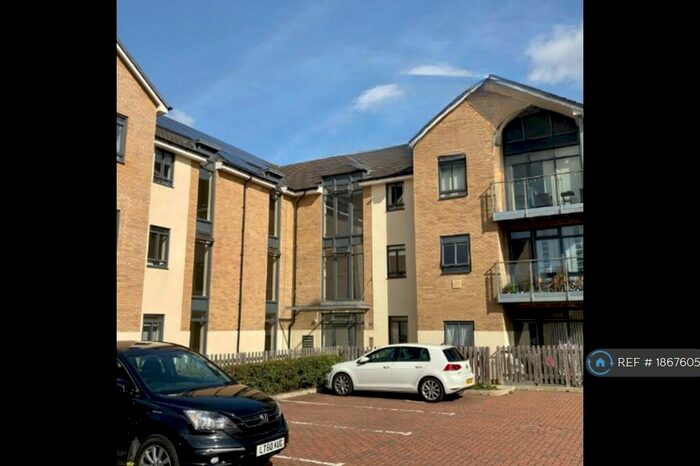 1 Bedroom Flat To Rent In Carlton Road, Redhill, RH1